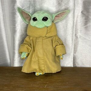 The Mandalorian Child Baby Yoda Grogu Star Wars 10.5” Disney Plush